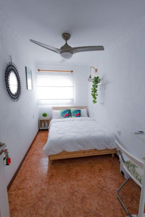 Habitación cama matrimonio económica en piso compartido